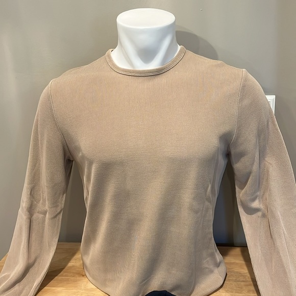 2 long sleeve pullover shirts - Picture 2 of 2